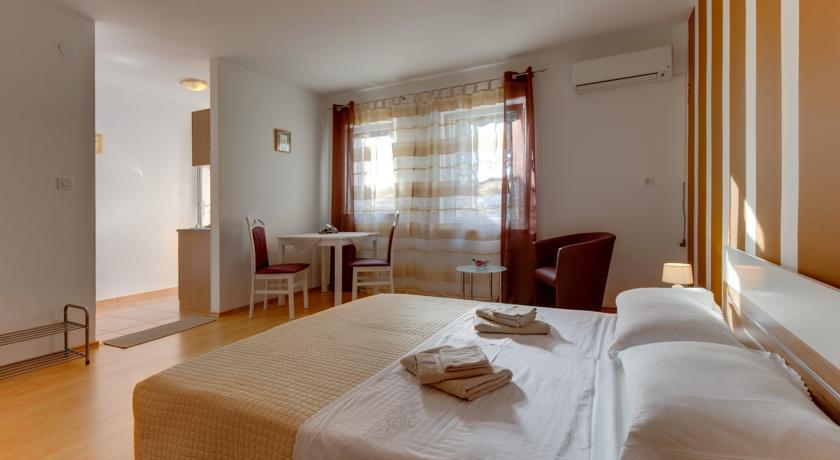 Apartment Nikolina Mali Losinj Room photo