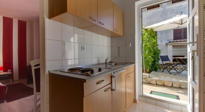 Apartment Nikolina Mali Losinj Room photo